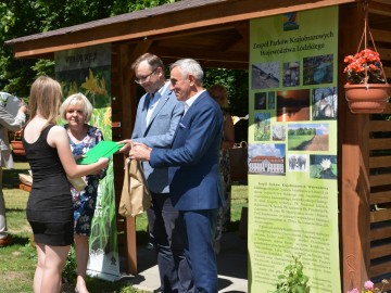Wręczenie nagród w konkursie „Walory przyrodnicze powiatu skierniewickiego”, fot. A. Pruszkowska., 